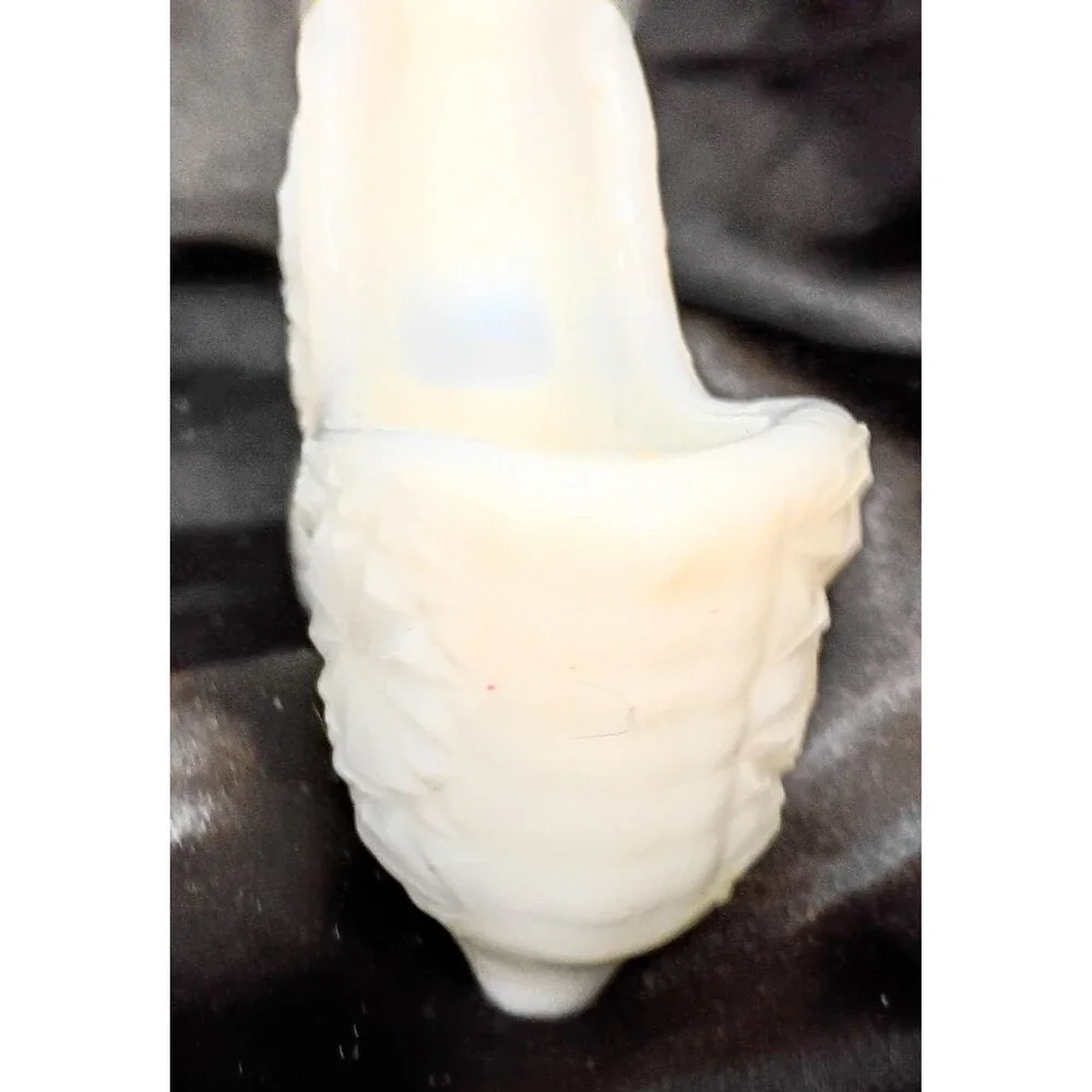 Vintage Fenton Puss in Boots Milk Glass Slipper Daisy and Buttons Cat